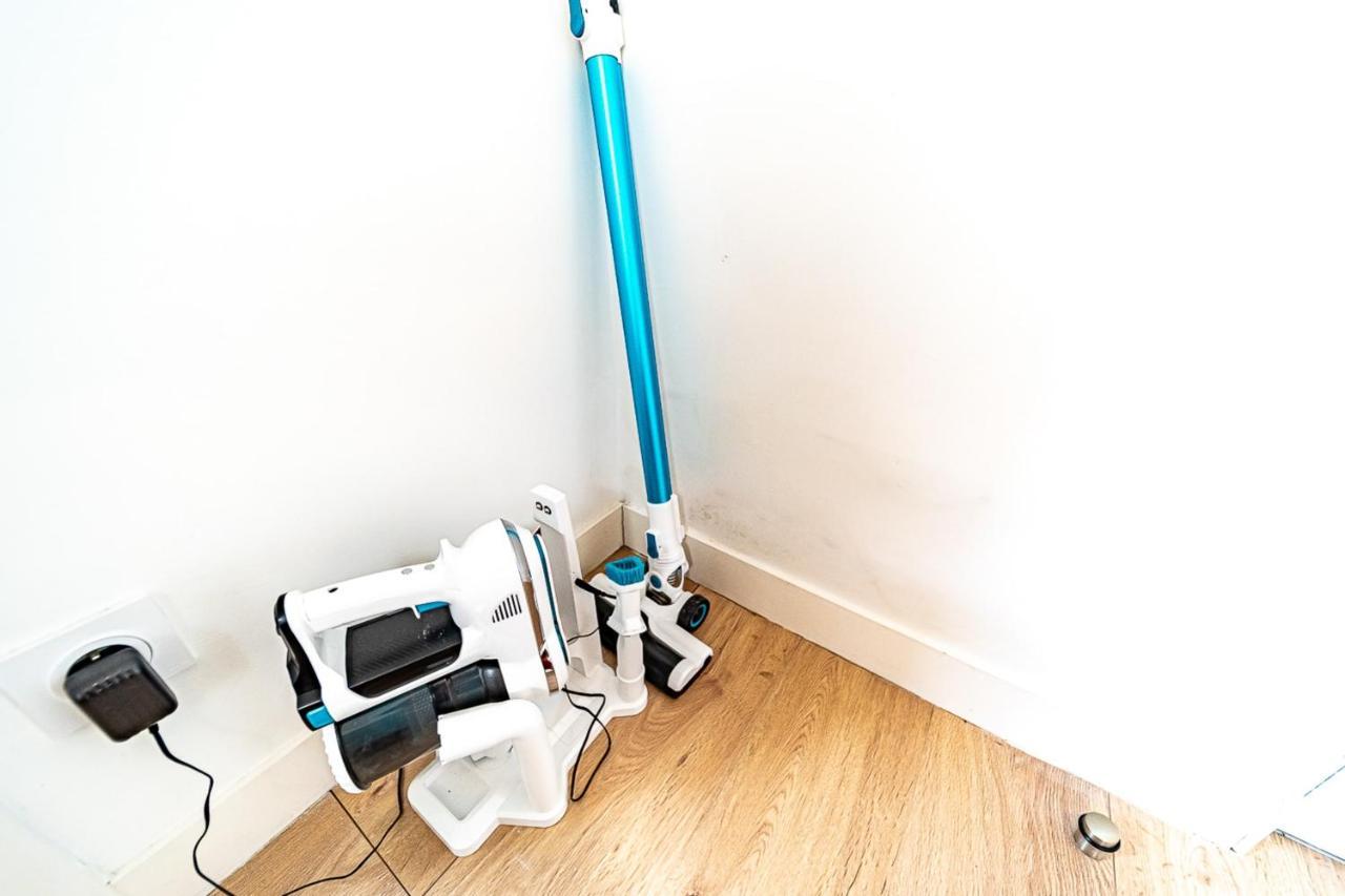 Le Debourg - Studio Tout Proche Metro B リヨン エクステリア 写真